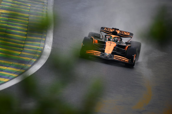 Le pilote australien Oscar Piastri, au volant de McLaren, lors des qualifications dimanche.