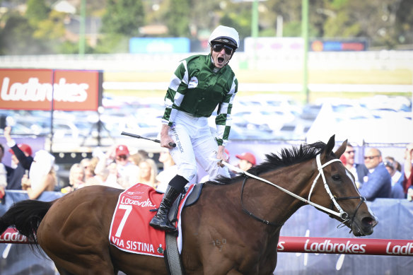 James McDonald et Via Sistina courront à Flemington samedi.