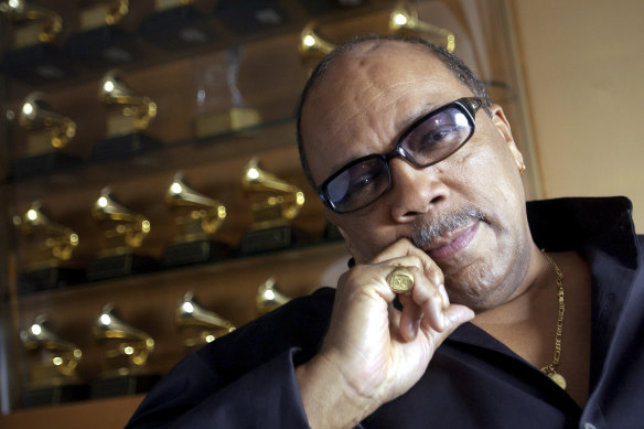 Musicien légendaire Quincy Jones parmi ses nombreux Grammy Awards.