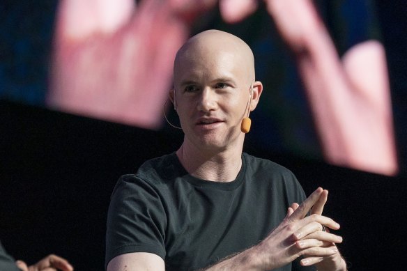Les actions de Coinbase, la bourse de crypto-monnaie, ont également grimpé de plus de 50 %, entraînant une manne de 3,3 milliards de dollars pour son directeur général Brian Armstrong.