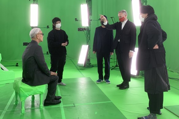 Tournage de KAGAMI avec les écrans verts en toile de fond.