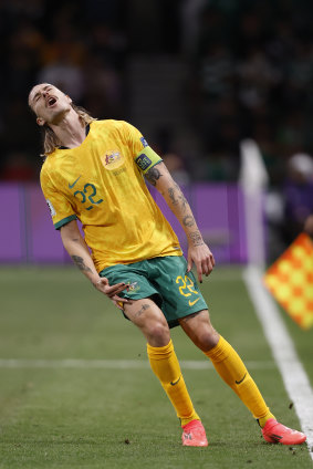 Jackson Irvine a raté une occasion en or en fin de première mi-temps.