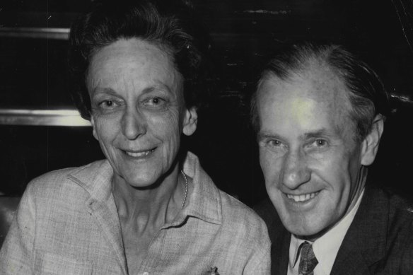 Sidney et Cynthia Nolan voyagent en Afrique en 1963, voyage retracé dans le livre d'Andrew Turley.