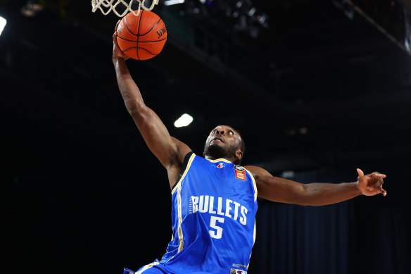 James Batemon de Brisbane va au panier en route vers 51 points dimanche.