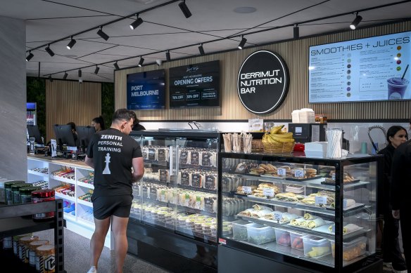 Les membres peuvent prendre une bouchée au Derrimut Nutrition Bar sur place.