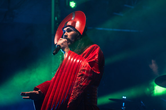 Empire of the Sun s'est produit à Red Hill.  