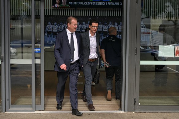 Dave Trodden et son homologue QRL Ben Ikin.