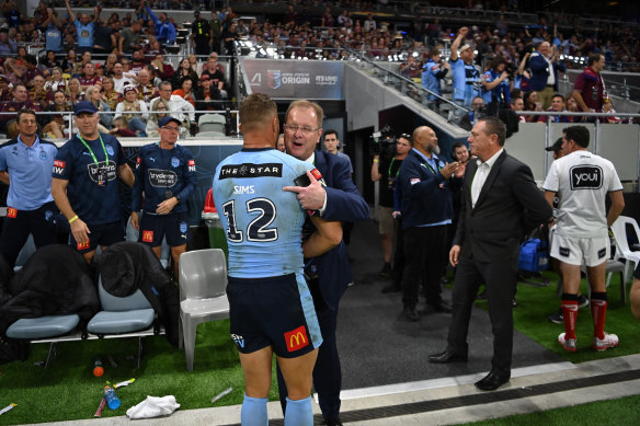 Le patron du NSWRL, Dave Trodden, avec Tariq Sims en 2021.