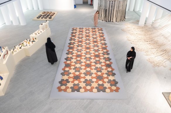 Dana Awartani, Debout près des ruines (vue d'installation), 2022.