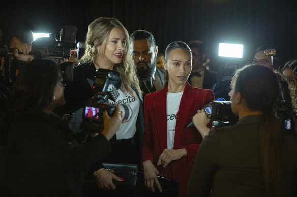 Karla Sofía Gascón et Zoe Saldana dans Emilia Pérez, nominée pour 10 Golden Globes.