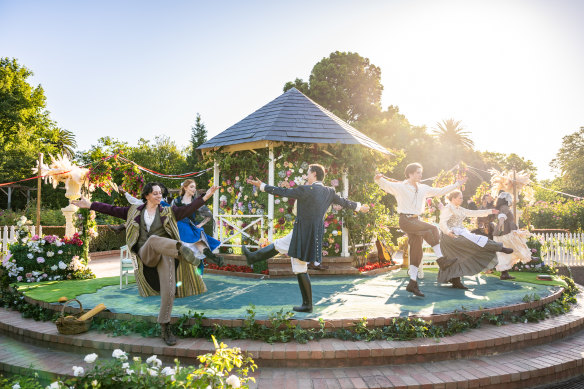 Cette version de Twelfth Night a été réduite à 90 minutes.