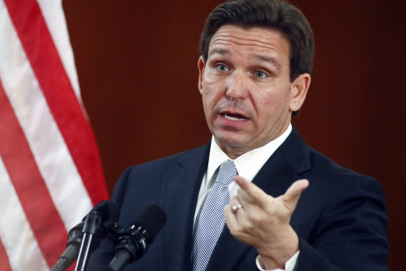 Le gouverneur de Floride, Ron DeSantis, au Capitole de l'État de Tallahassee, en Floride, l'année dernière.