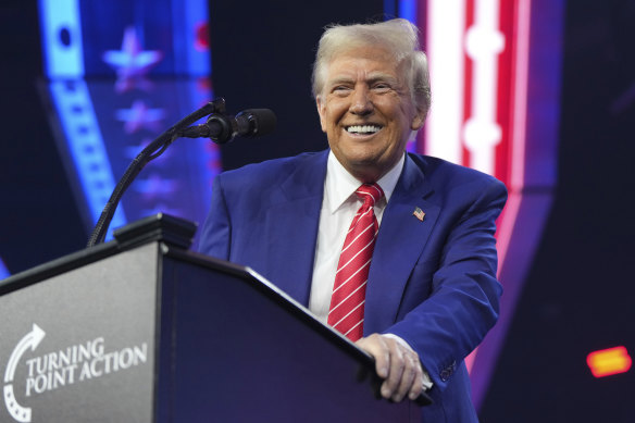 Donald Trump a qualifié la politique climatique d'« arnaque » et a déclaré qu'il souhaitait faire reculer de nombreuses initiatives climatiques de Biden.
