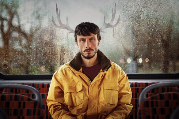 Richard Gadd incarne un barman dont la vie est envahie par un client obsessionnel et solitaire dans Baby Reindeer, basé sur son one-man show du même nom.