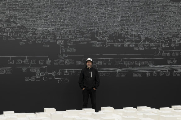 L'artiste autochtone Archie Moore a remporté le Lion d'or de la Biennale de Venise pour son pavillon Kith and Kin.