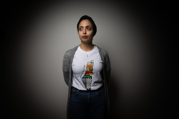 La Palestinienne Hadil Albarqi vit en Australie depuis quatre ans. Sa mère et son frère restent à Gaza.