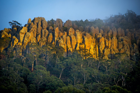Hanging Rock, dans le centre de Victoria, est un site indigène sacré.