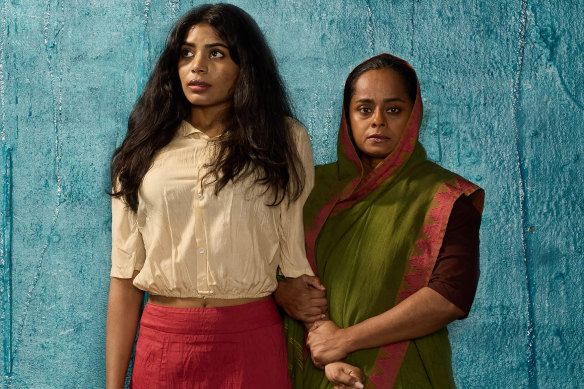 Les mauvais dieux, avec Radhika Mudaliyar et Nadie Kammallaweera, racontent l'histoire d'une lutte mère-fille.