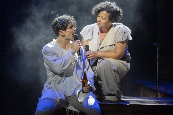 Michael Paynter (Jésus) et Mahalia Barnes (Marie-Madeleine) dans la superstar de Jésus-Christ.