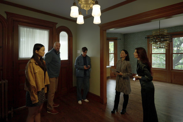 Callina Liang (à gauche), Chris Sullivan, Eddy Maday, Lucy Liu et Julia Fox en présence.