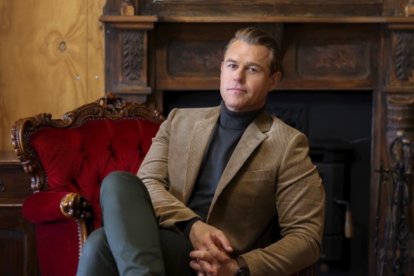 Un pimpant Rodger Corser a accueilli deux saisons de la version australienne de l'émission de téléréalité The Traitors.