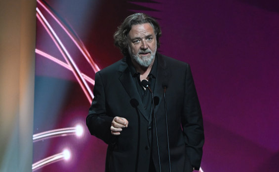 Russell Crowe a accueilli les prix.