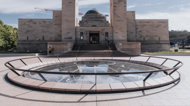 Le grès utilisé pour vêtir le mémorial de guerre sort d'une carrière à Gosford.