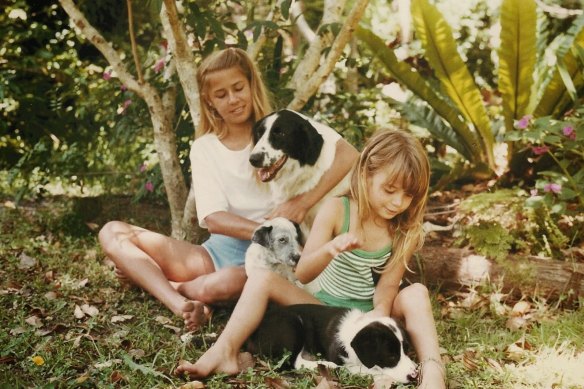 Jessie Cole avec sa sœur aînée Zoe (à gauche).