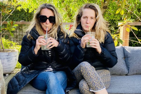 Kate Halfpenny et sa fille Sadie. Est-ce la jalousie que les mères aient pour leurs filles, ou autre chose?