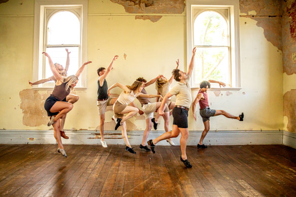 La mélancolie met en valeur la danse comme vous ne l'avez peut-être jamais imaginé.