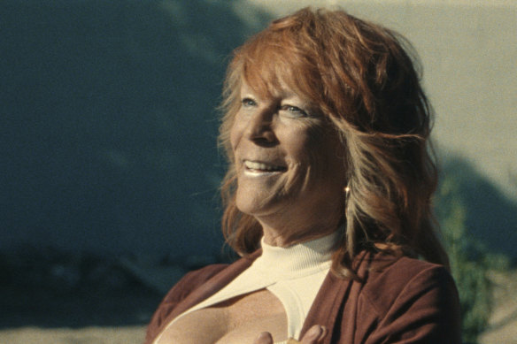 Jamie Lee Curtis dans sa perruque effrayée dans la dernière showgirl.