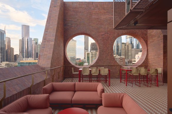 Melbourne Place Hotel, conçu par l'architecte Kennedy Nolan, devrait être lancé au premier trimestre de 2025.