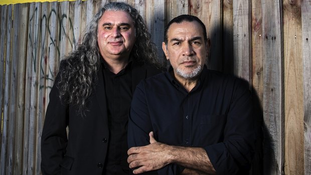 L'artiste Khaled Sabsabi (à droite) et le conservateur Michael Dagostino ont été abandonnés en tant que participant en Australie à la Biennale de Venise en 2026.