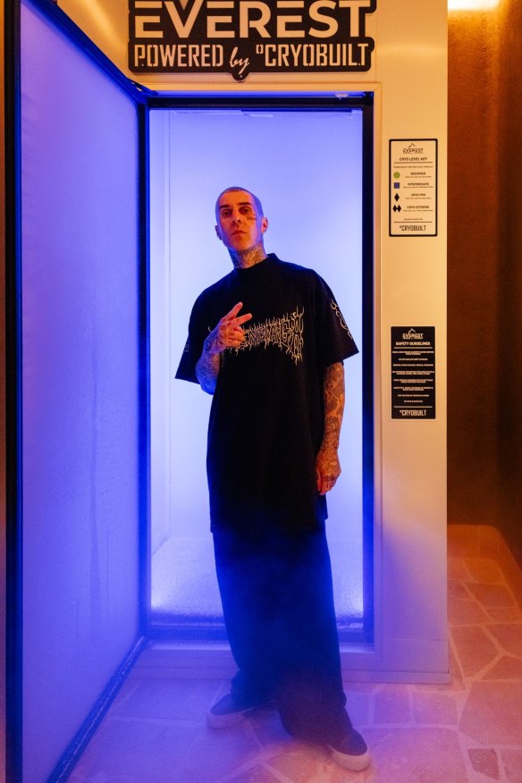 Travis Barker de Blink 182 a passé du temps à TotalFusion Platnium lors de sa tournée de Brisbane.