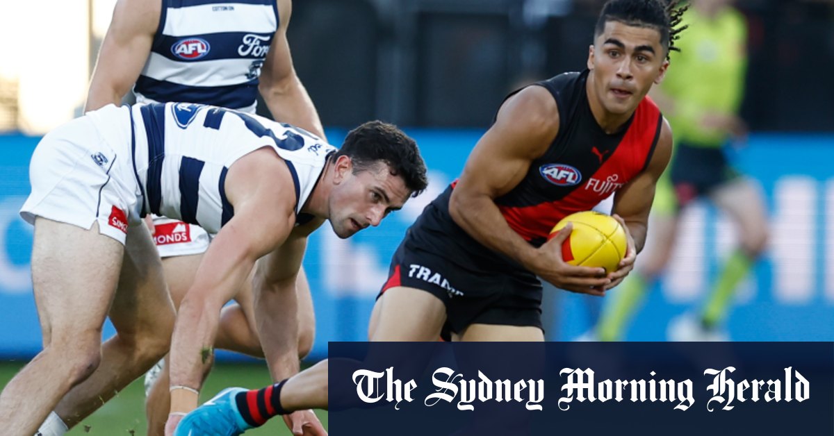 Essendon Bombers bat Geelong Cats lors du match d'entraînement pré-saison alors qu'Isaac Kako brille