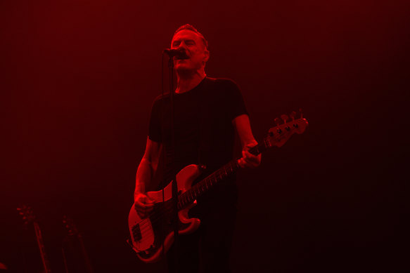 Quarante ans de tournée n'ont clairement pas réussi à ralentir Bryan Adams.