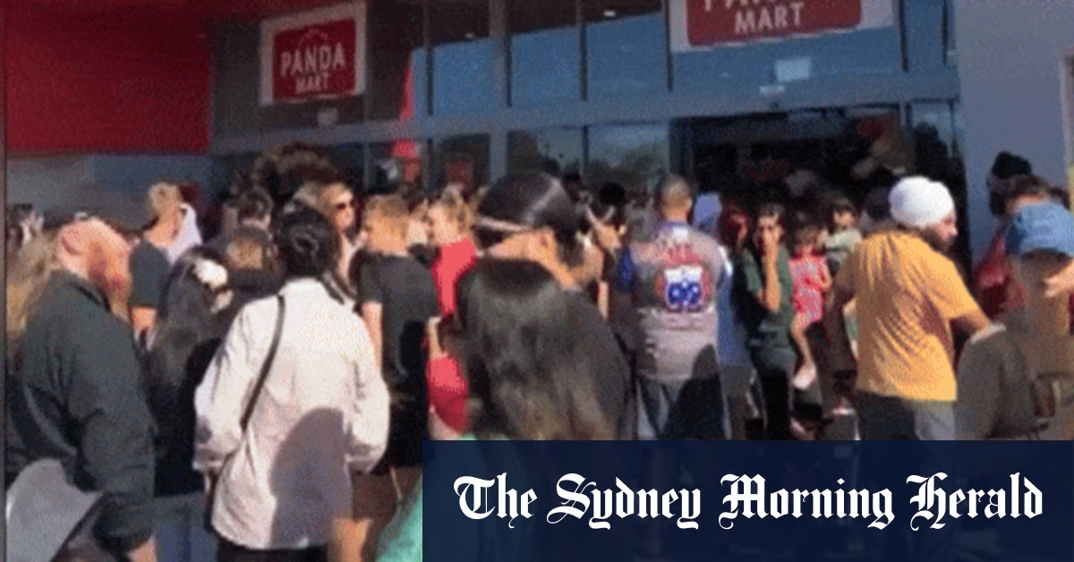 La sécurité a appelé le détaillant de grandes boîtes de foule énorme à Cranbourne