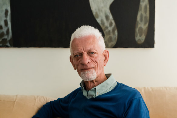 Robert Dessaix s'adresse à l'homme qu'il était au caméléon.