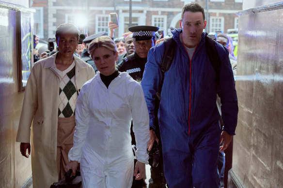 DS Blake (Gloria Obianyo), le Dr Nikki Alexander (Emilia Fox) et Jack Hodgson (David Caves) sont adaptés à la saison 28 de Silent Témoin.