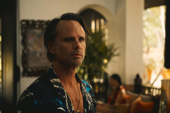 Rick (Walton Goggins) souffre dans le Lotus blanc. 