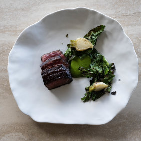 Wagyu avec dashi et navet au restaurant MCA's Canvas.