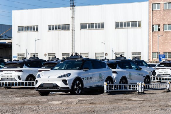 Baidu Robotaxis en Chine. La société est l'une des cinq qui exploite plus de 2300 robotaxis dans 11 villes.