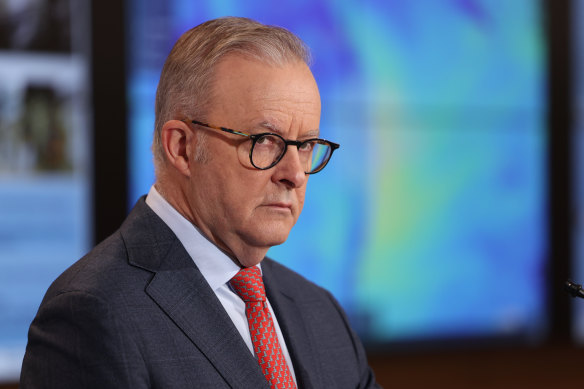 Anthony Albanese, dont les notes personnelles ont soulevées, ont fait un tour de la proposition de Dutton.