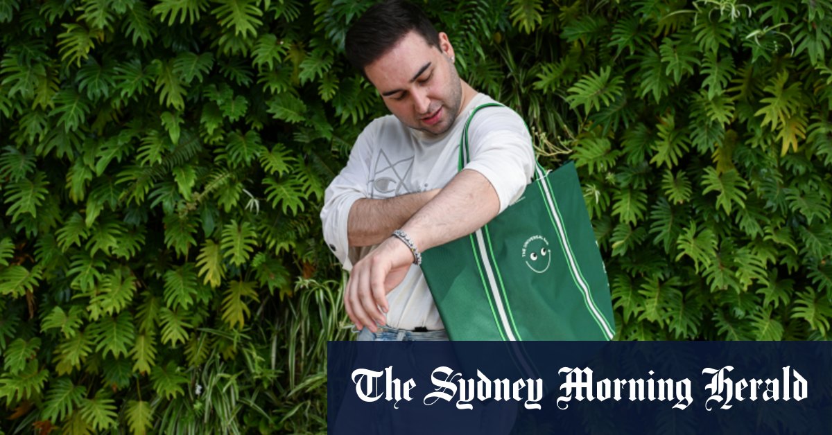 Sac universel de créateur de Woolworths par le créateur de mode de luxe britannique Anya Hindmarch s'envole des étagères