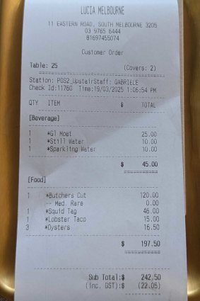 Vérifiez s'il vous plaît: le projet de loi au restaurant Lucia.