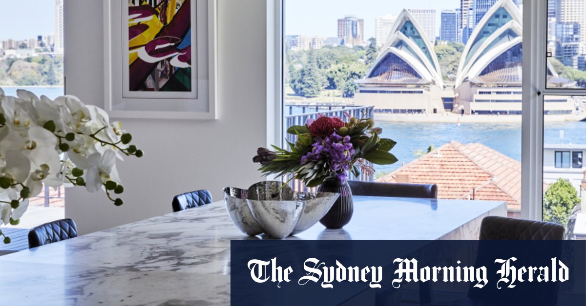 À l'intérieur de ce remplissage d'art rénové de Sydney Duplex détenue auparavant par l'écrivain Jon Cleary