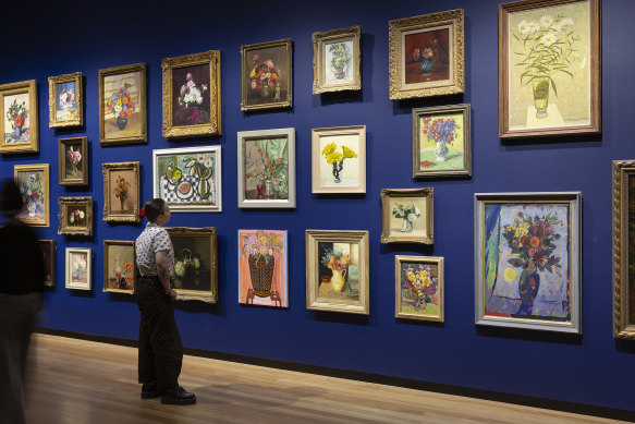 La brève vie d'une fleur reflète quelque chose de la condition humaine, ce qui explique en partie pourquoi les artistes reviennent encore et encore dans des peintures de nature morte.