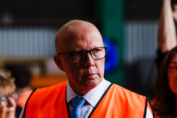 Esquiver le lodge: Peter Dutton veut vivre à Sydney s'il devient PM.