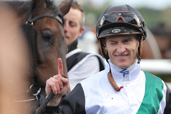 Zac Purton après avoir remporté le Doncaster 2023 sur M. Brightside.