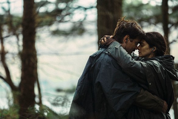 Colin Farrell et Rachel Weisz dans le homard.